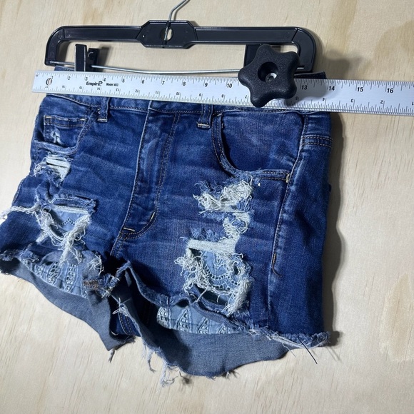 American Eagle Outfitters Blue Distressed Jean Shorts Size 8 Short Booty Shorts - Picture 3 of 8